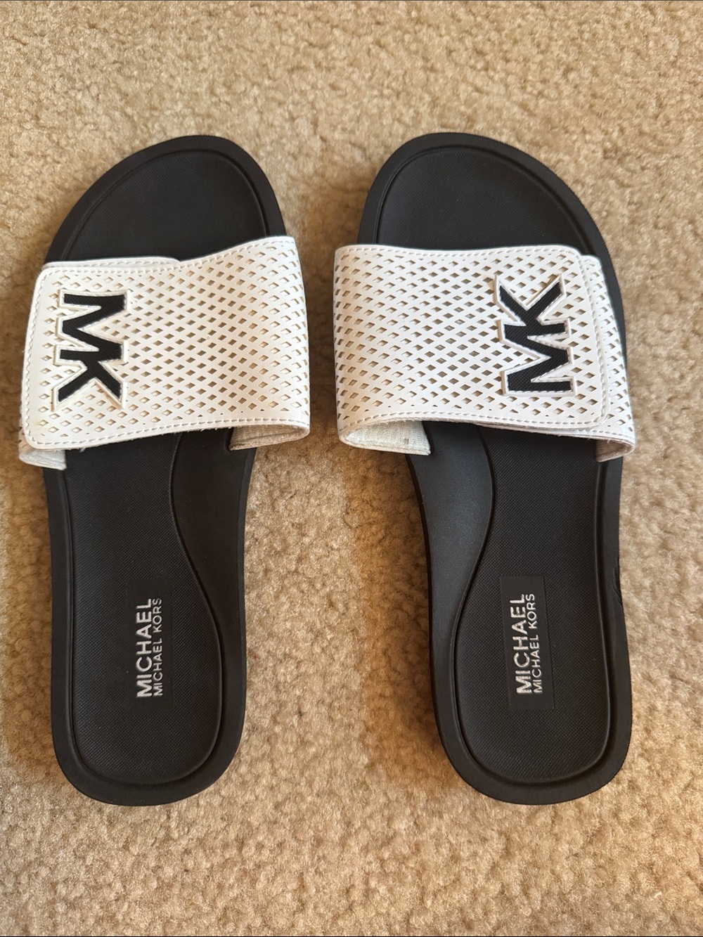 MICHAEL KORS - White and Black MK Perforated Slide Sandals - Size 7 - Picture 2 of 7